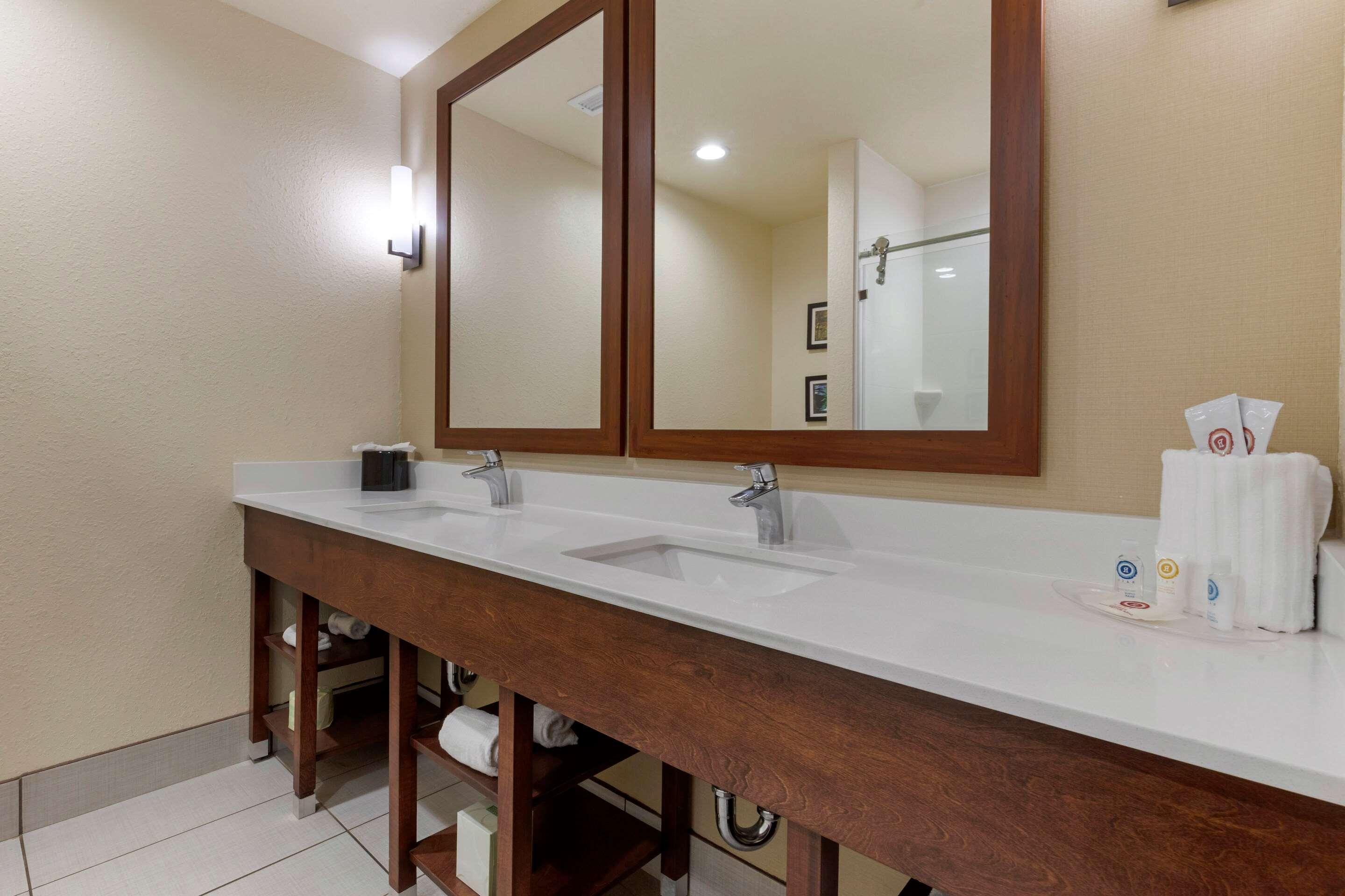 Comfort Suites Greenville South Piedmont Ngoại thất bức ảnh